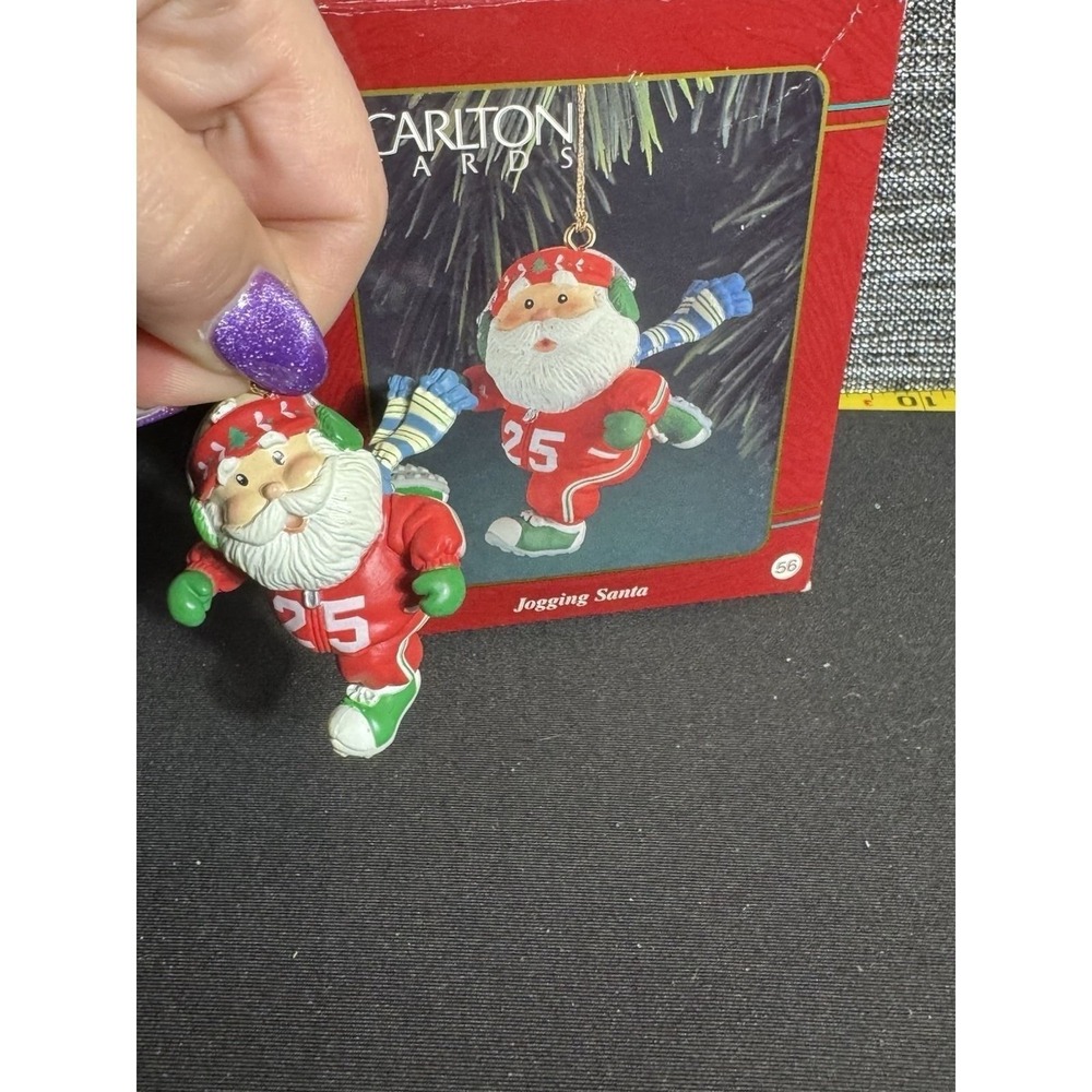 1994 Carlton Cards JOGGING SANTA(Santa in Sweatsuit) Ornament A16